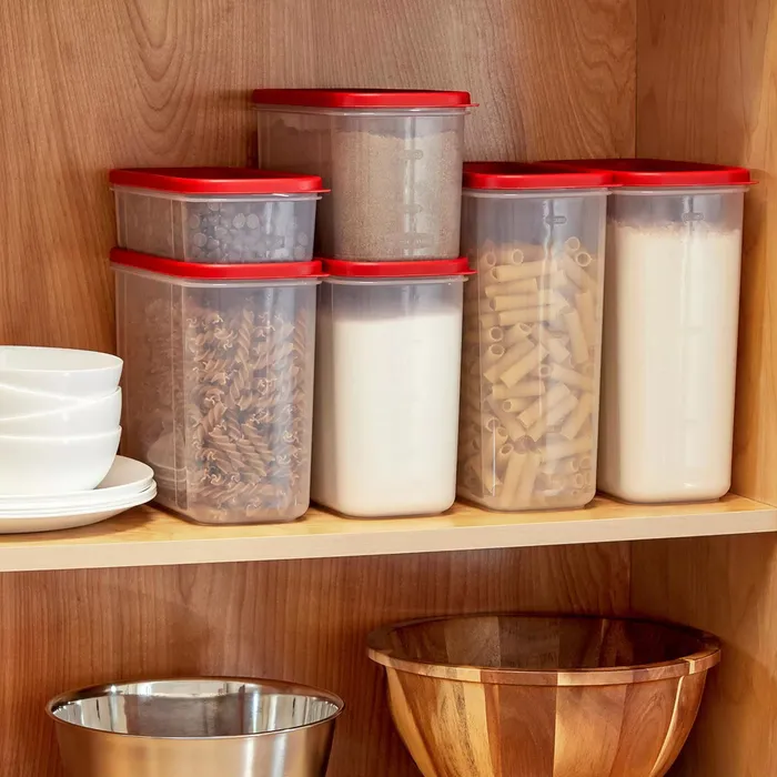 Rubbermaid locking food storage set